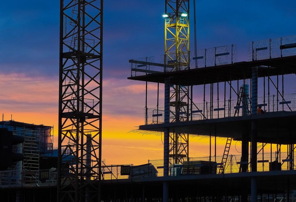 Grue et chantier de nuit